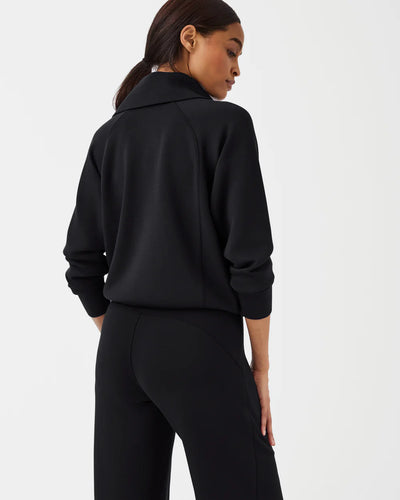 Air Essentials Half Zip in Very Black