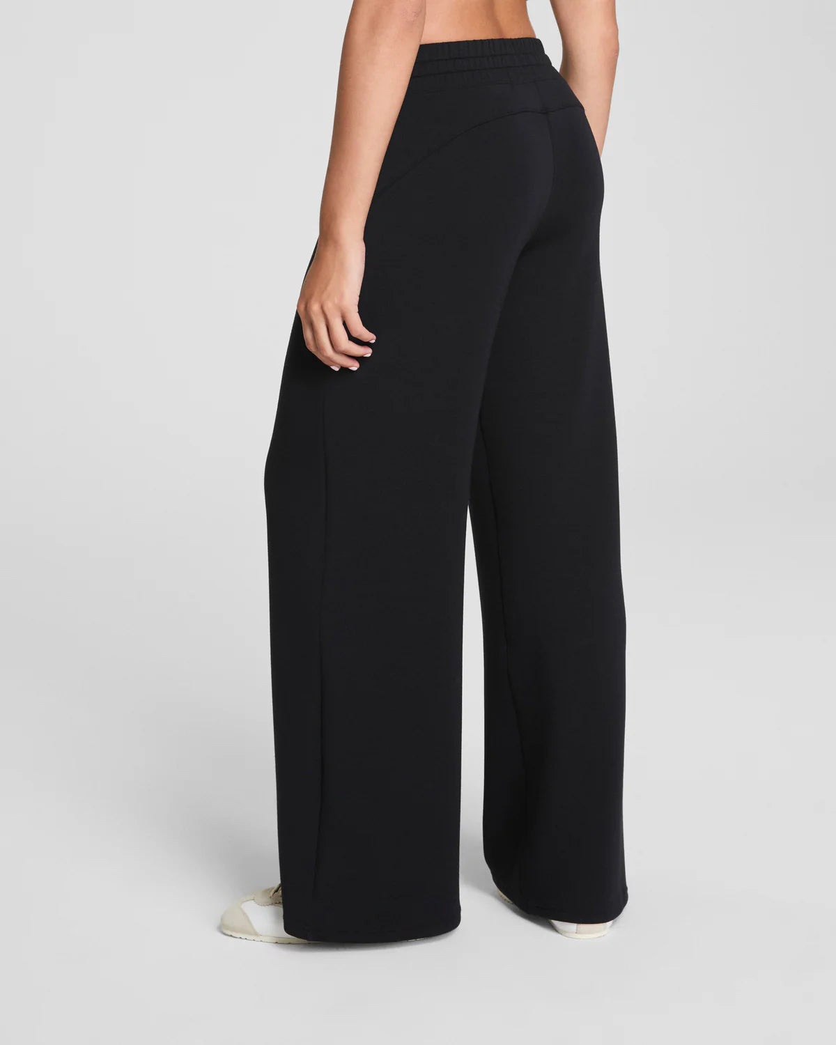 Air Essentials Wide Leg Pant in Very Black