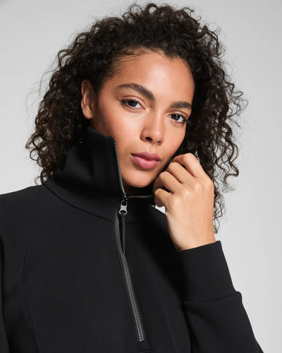 Air Essentials Half Zip in Very Black