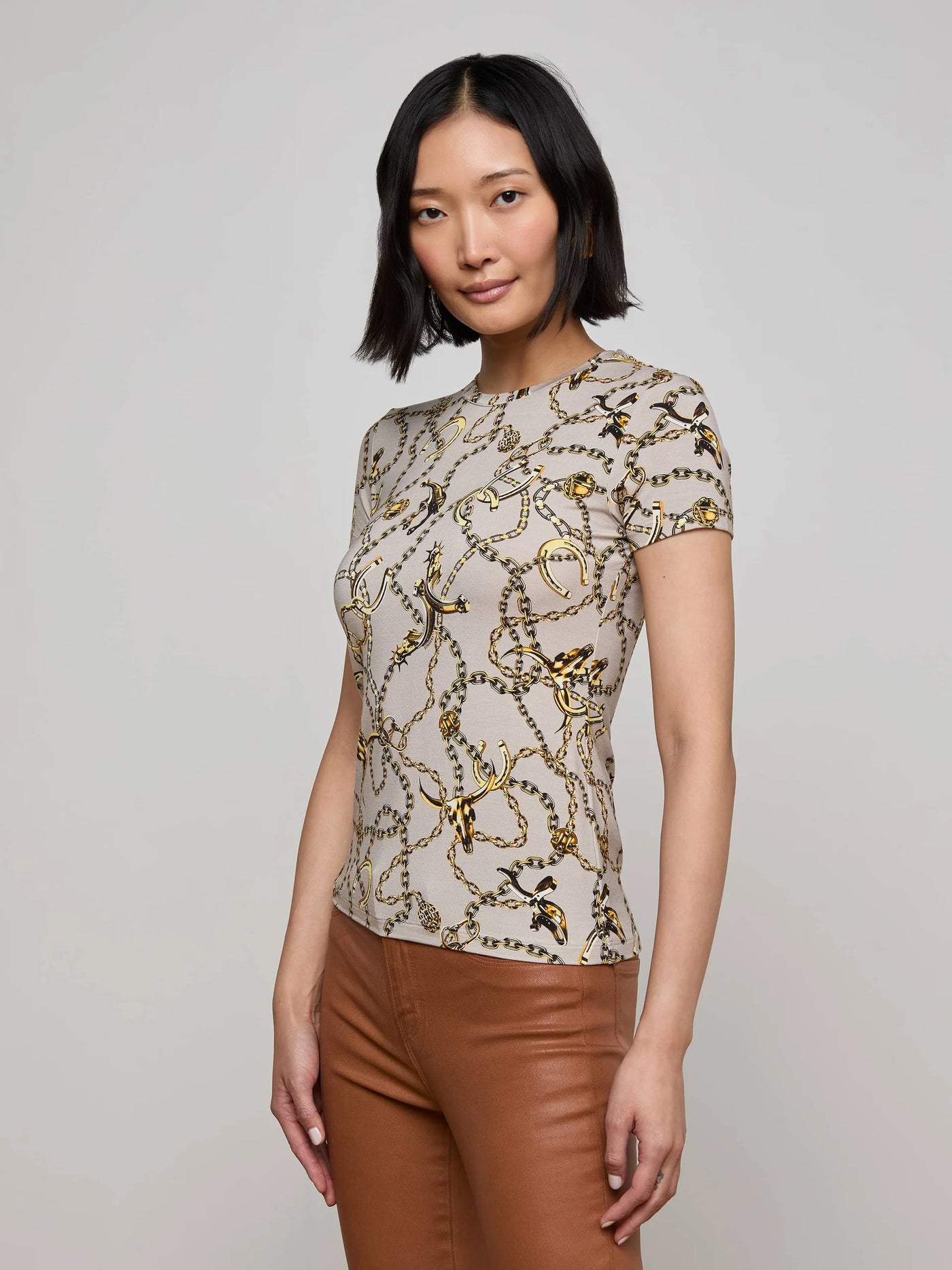 Ressi Fitted Tee in Smoke Grey/Gold Long Horn Chain