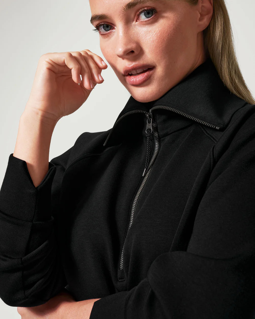Air Essentials Half Zip in Very Black
