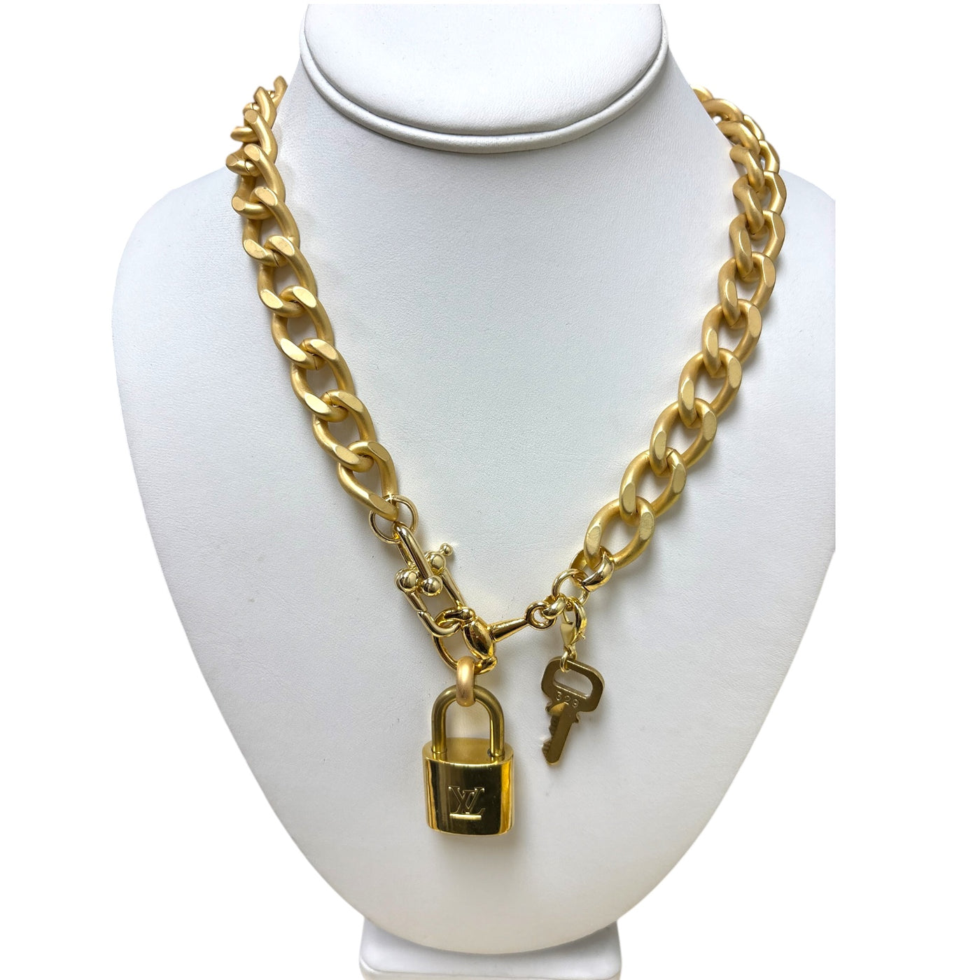 Curb Snaffle Lock Necklace
