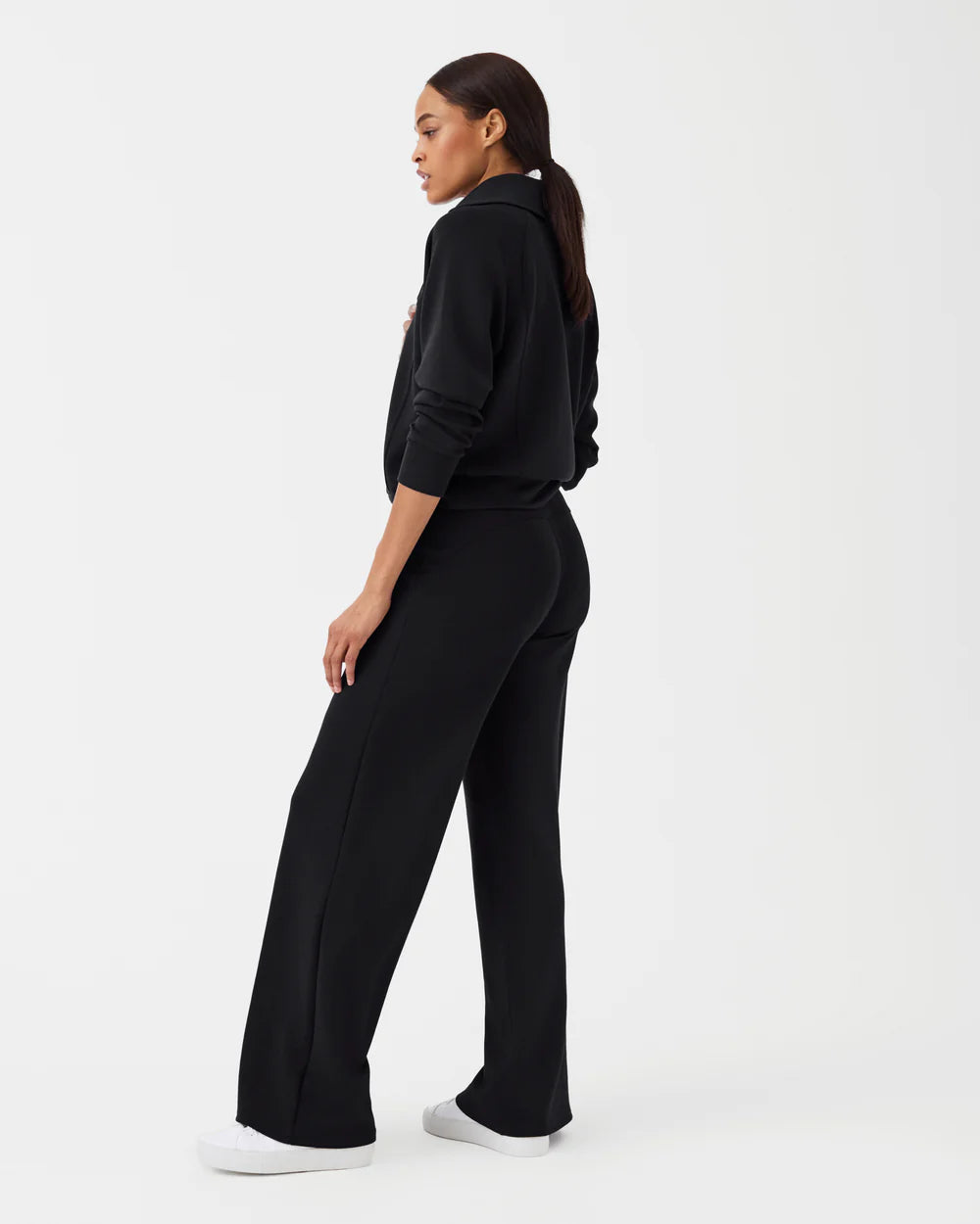 Air Essentials Half Zip in Very Black