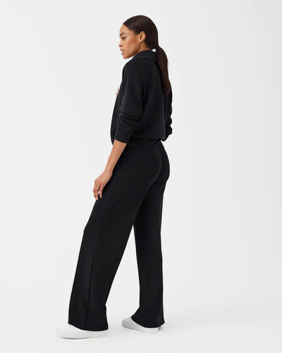 Air Essentials Half Zip in Very Black