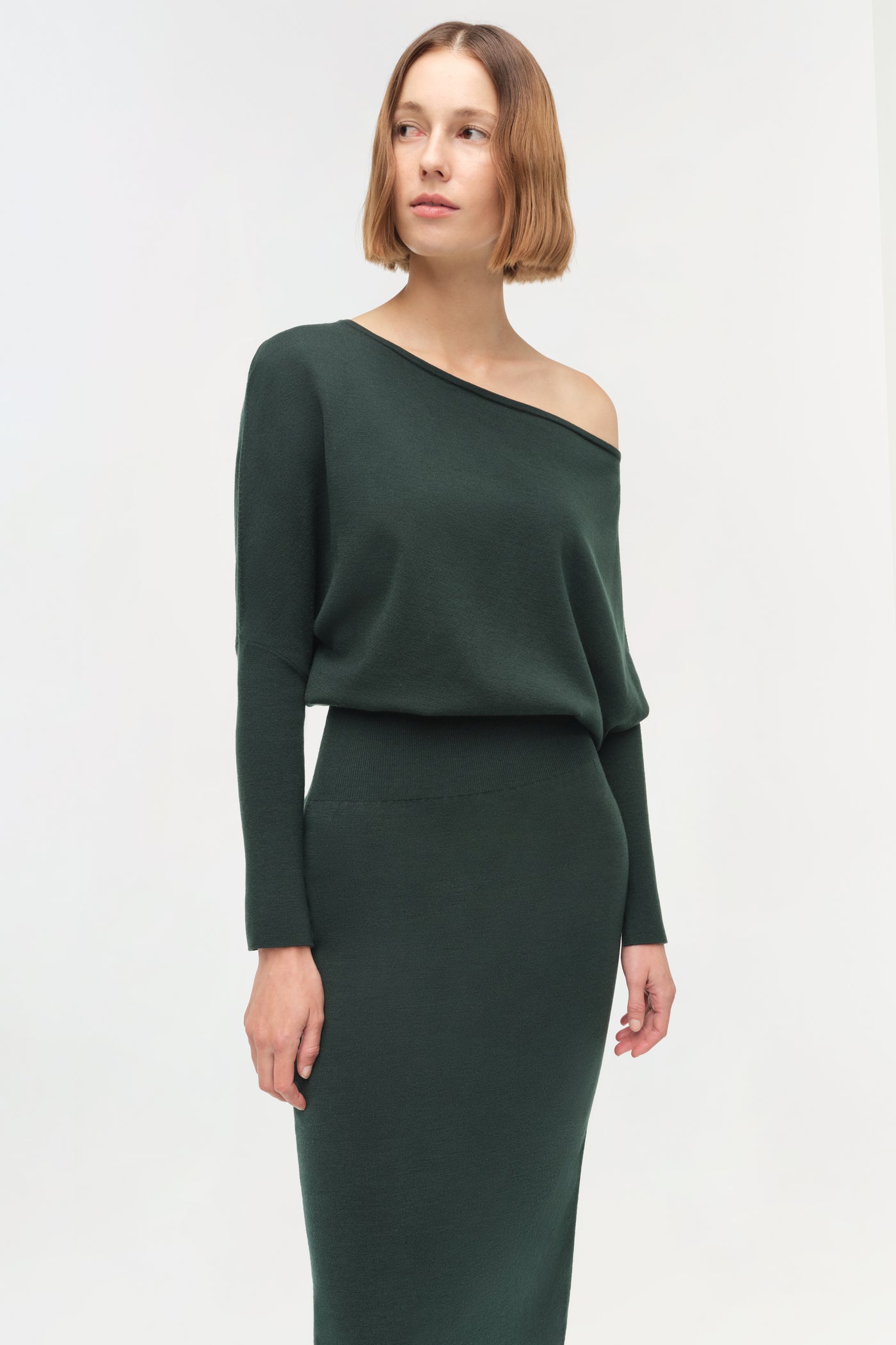 Janese Off Shoulder Midi Dress in Emerald