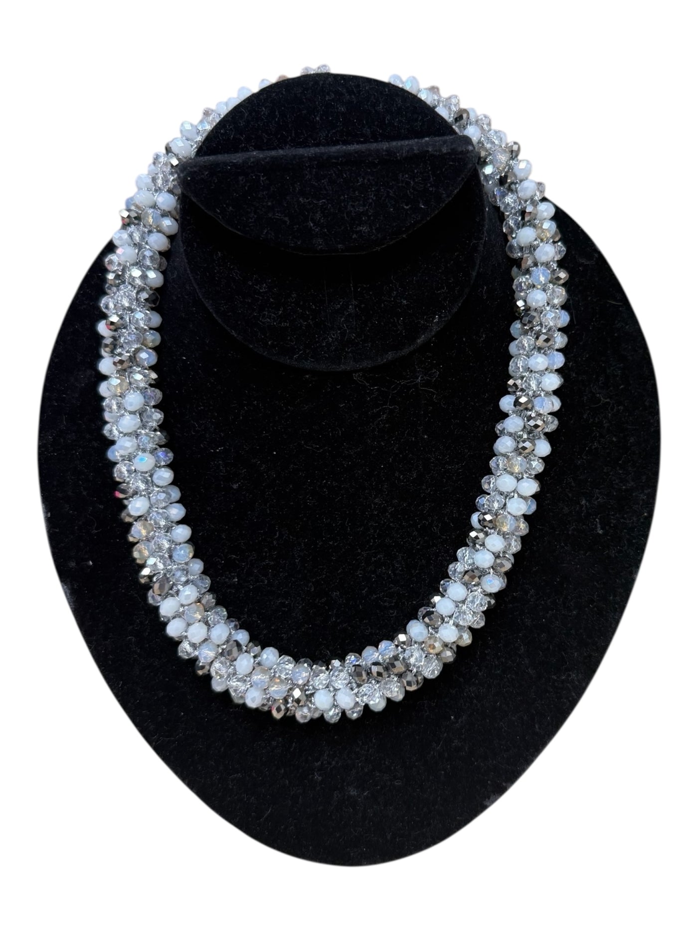 Beaded Short Necklace - Silver/White/Grey
