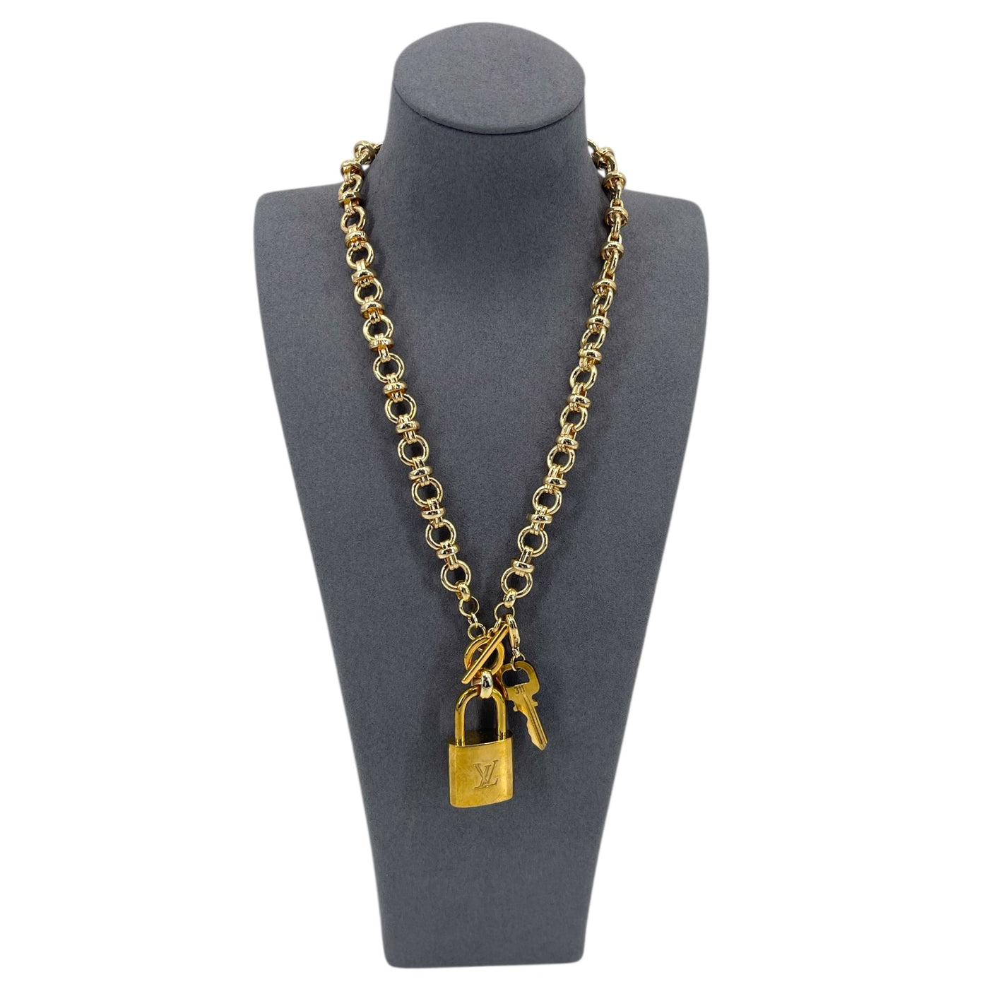 Short Bow Luck Lock Necklace in Gold