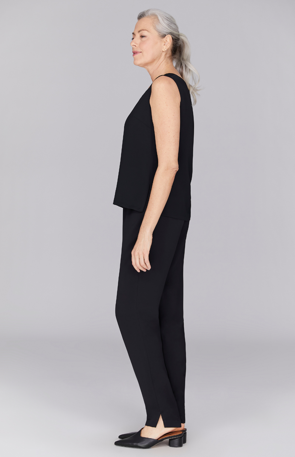 Sleeveless Scoop Neck Base Fabric Shell Black