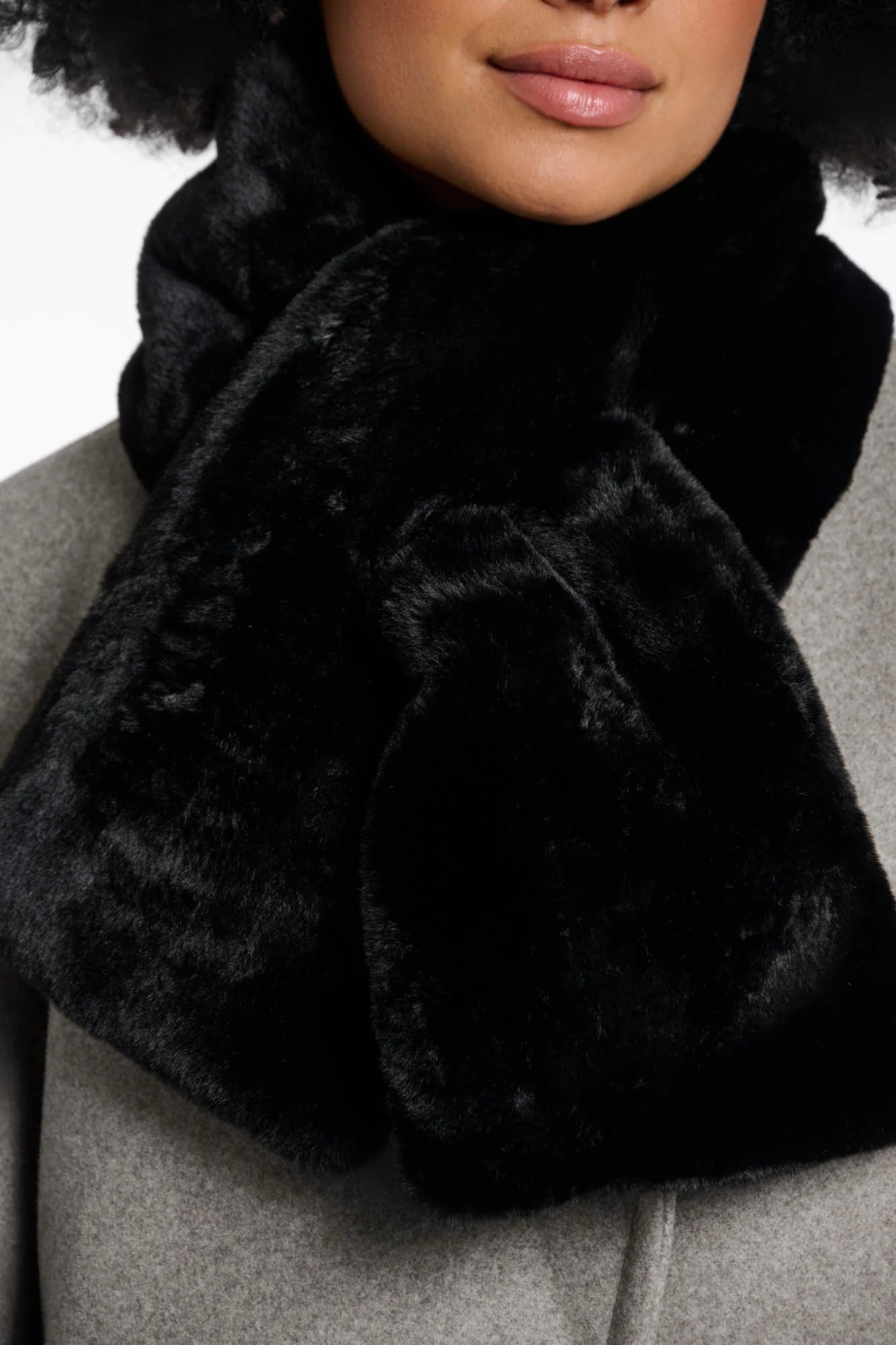 Stip Faux Fur Scarf in Black
