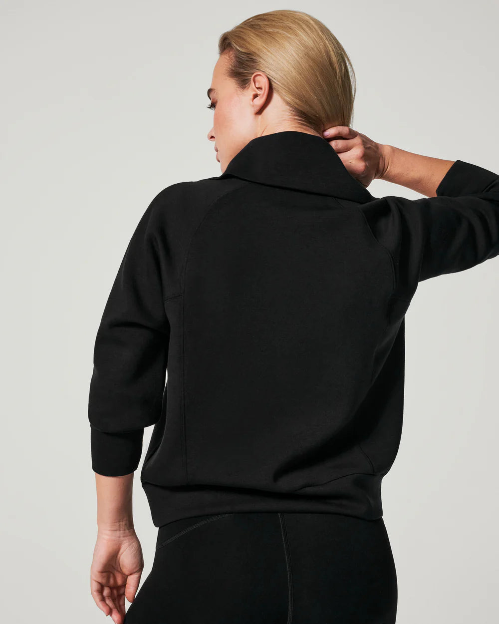 Air Essentials Half Zip in Very Black