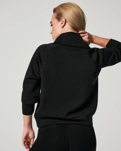Air Essentials Half Zip in Very Black